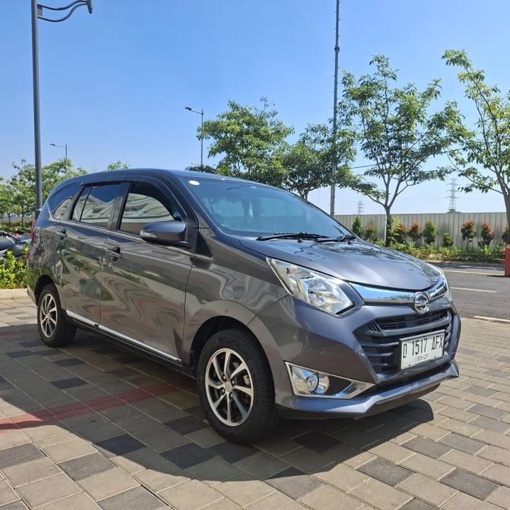 Daihatsu Sigra R Matic 2017 Grey - DP 5 Juta - Bandung