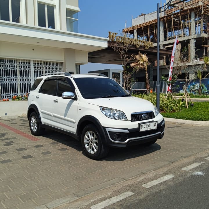 Daihatsu Terios TX Manual 2014 White - DP 8 Juta - Bandung