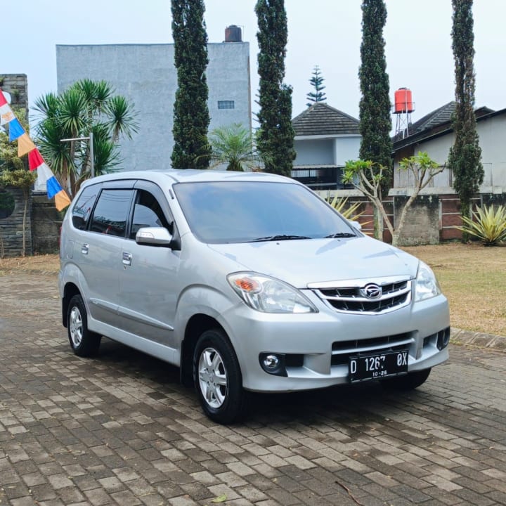 Daihatsu Xenia LI DLX Manual 2011 Silver - DP 22 Juta - Bandung