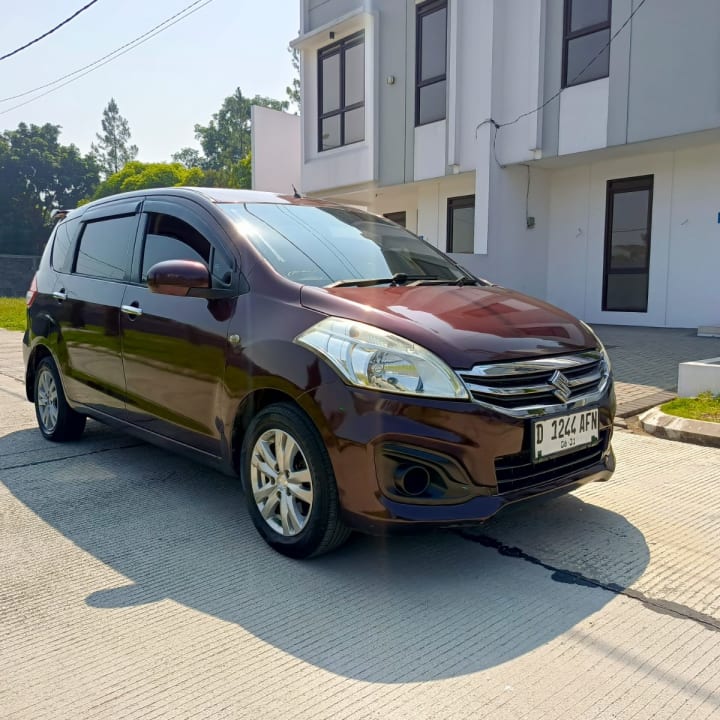 Suzuki Ertiga GL Manual 2017 Maroon - DP 7 Juta - Bandung