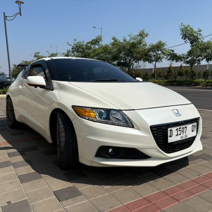 Honda CR-Z ZF1 1.5 Hybrid Matic 2013 White - DP 29 Juta -Bandung