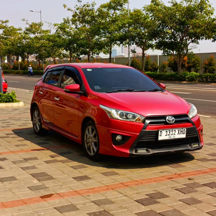 Toyota New Yaris S Manual 2016 Red - DP 8 Juta - Bandung