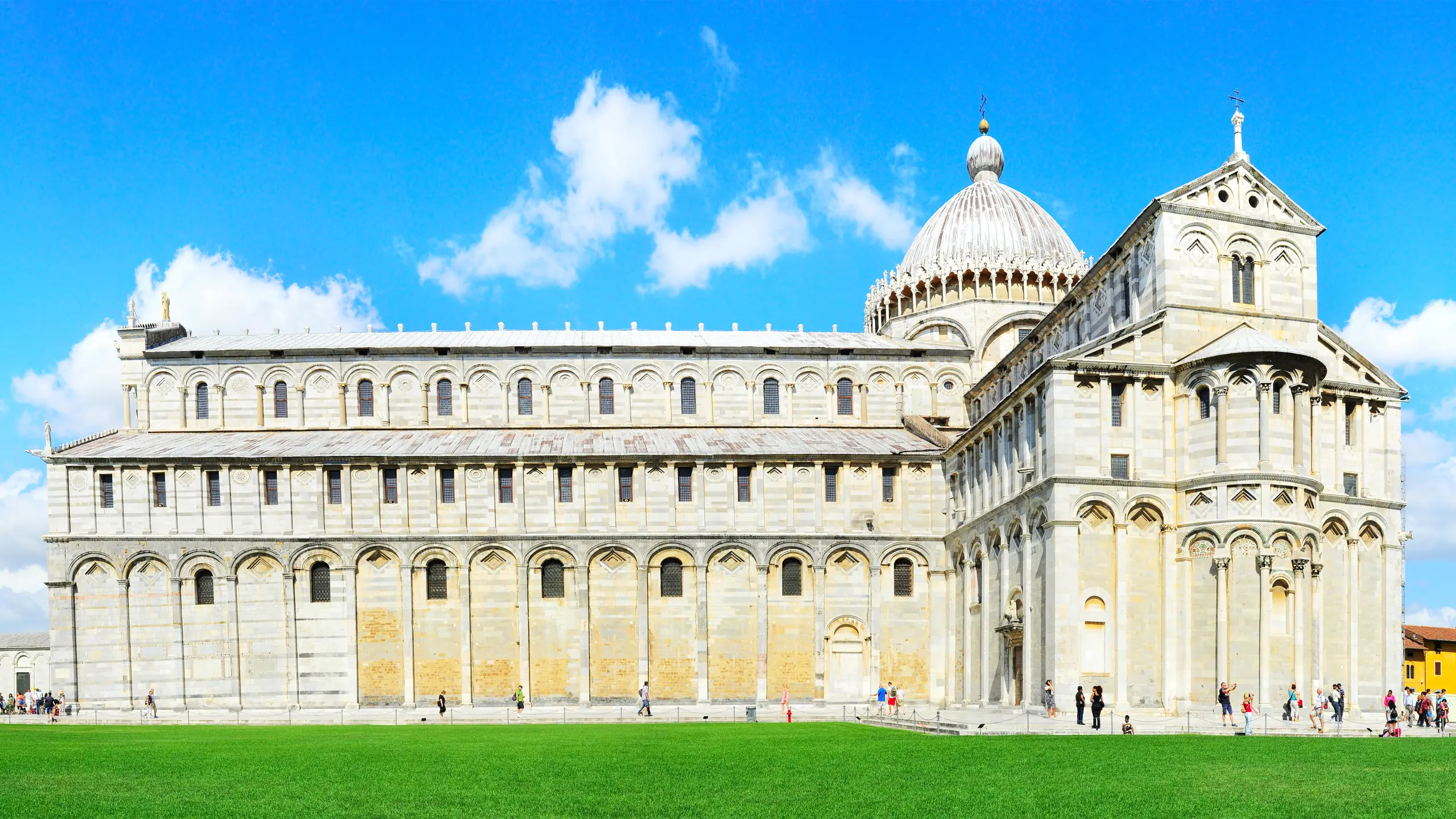 Pisa private transfer service — airport to city center