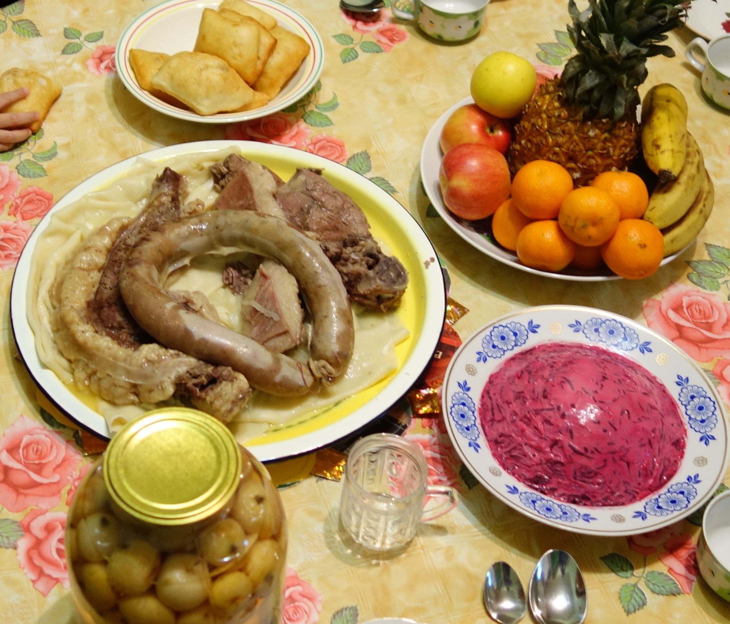 Блюда казахского народа. Казахские национальные блюда. Национальная кухня казахов. Казахская традиционная еда. Национальные казаскиеблюда.