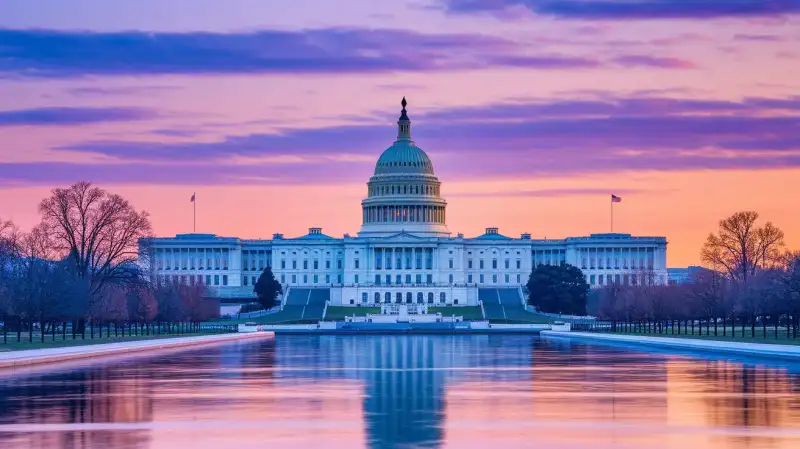 Coloană de fum observată în Dubai, după interceptarea unor rachete iraniene