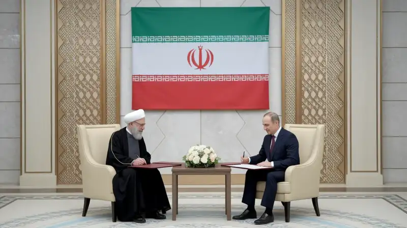 Iranul se Bazează pe Rusia pentru Dezvoltarea Zăcămintelor Petroliere