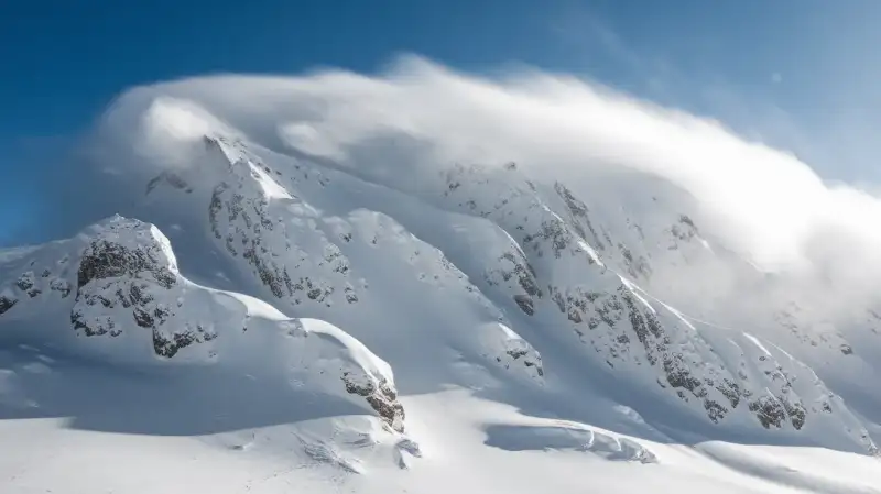 Cod portocaliu de ninsoare și vânt puternic la munte - Avertizări ANM