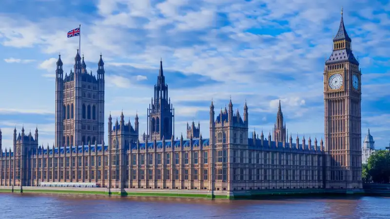Parlamentul britanic investighează donația de 6,8 milioane de dolari primită de Nigel Farage de la un miliardar crypto