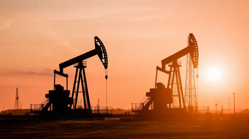 Petrolul Brent: Taurii Mențin Controlul, dar Consolidarea Ar Putea Precede o Nouă Creștere