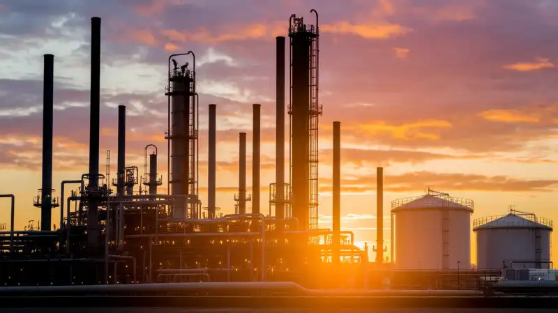 Stocurile de țiței (USD) depășesc așteptările, semnalând o înăsprire a pieței petroliere din SUA și susținând prețurile