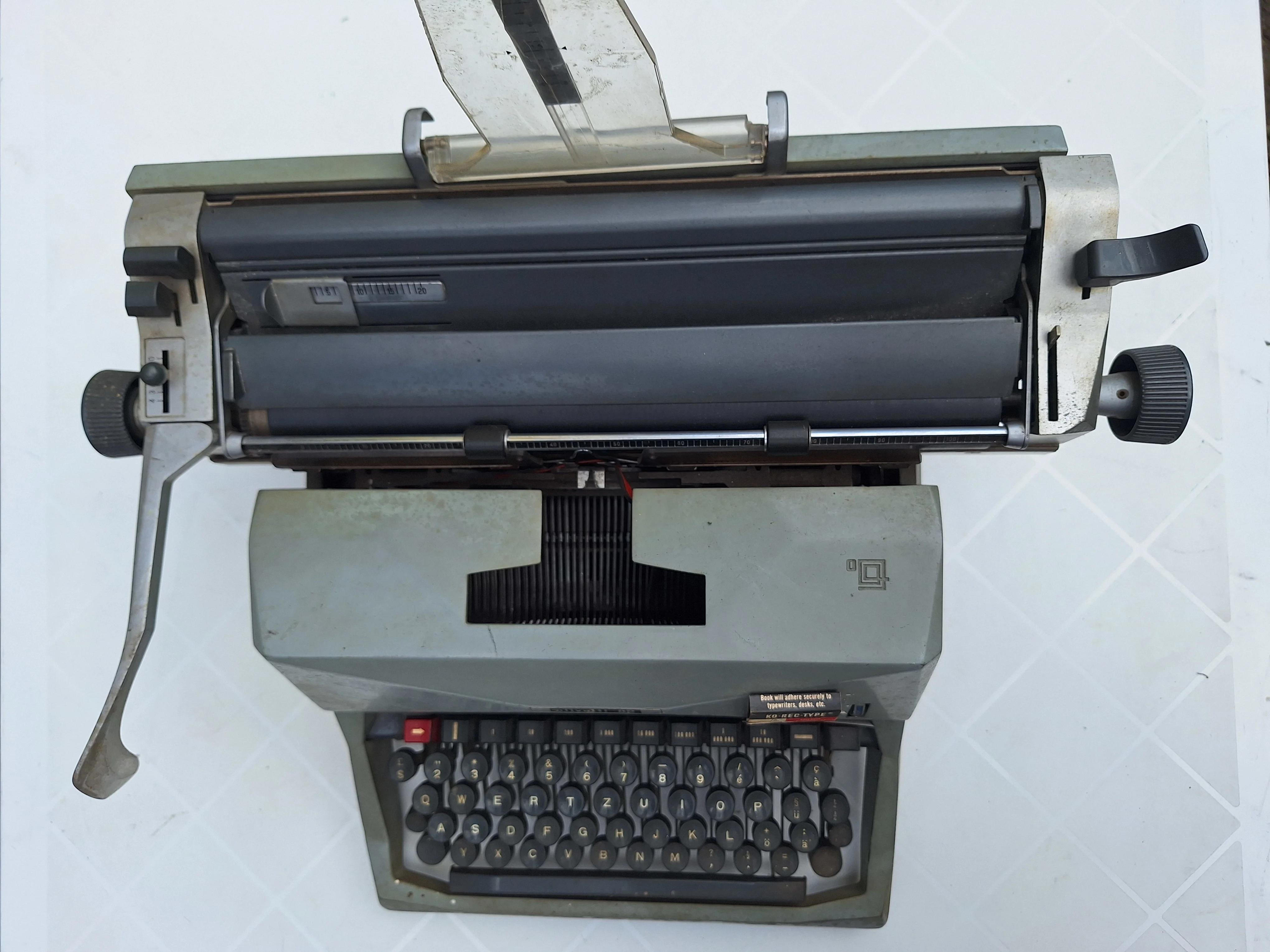 Macchina da scrivere Olivetti 82 Diaspron