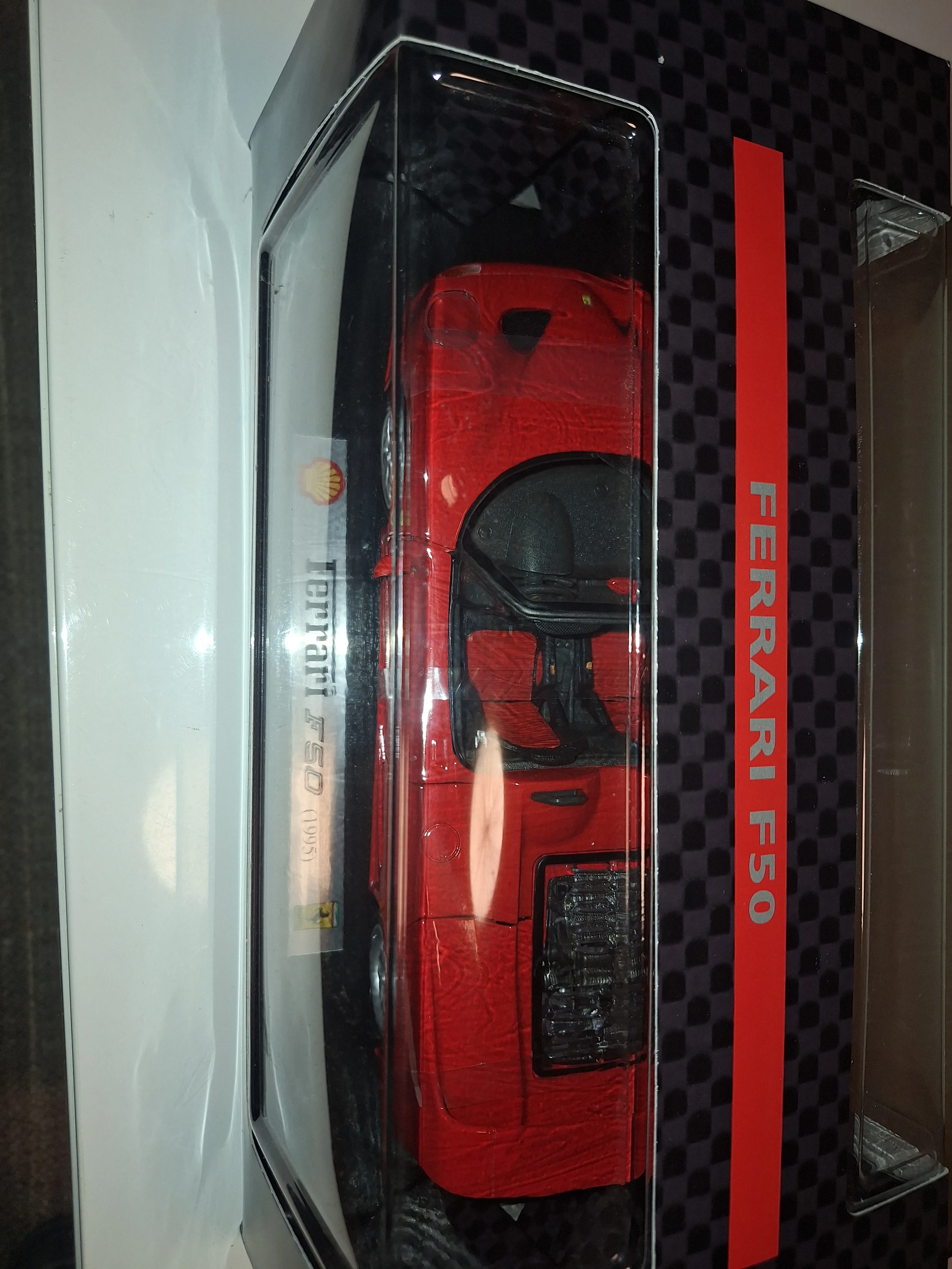 Questo modellino della Ferrari F50 del 1995 in scala 1:18, la scatola è di cm 32.5 realizzato da Maisto per la collezione promozionale "Shell Collezione", - view 2