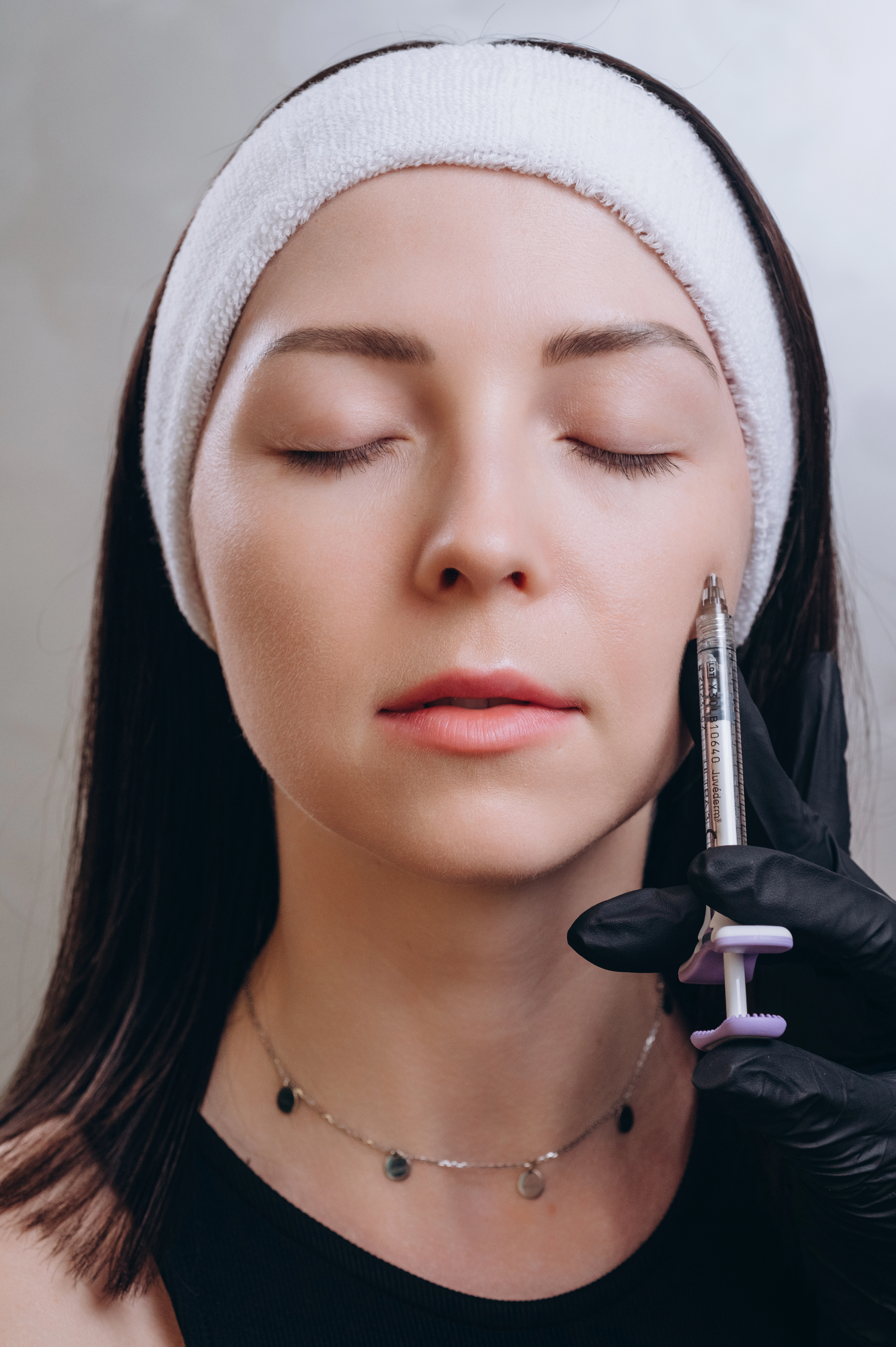 Контурна пластика обличчя