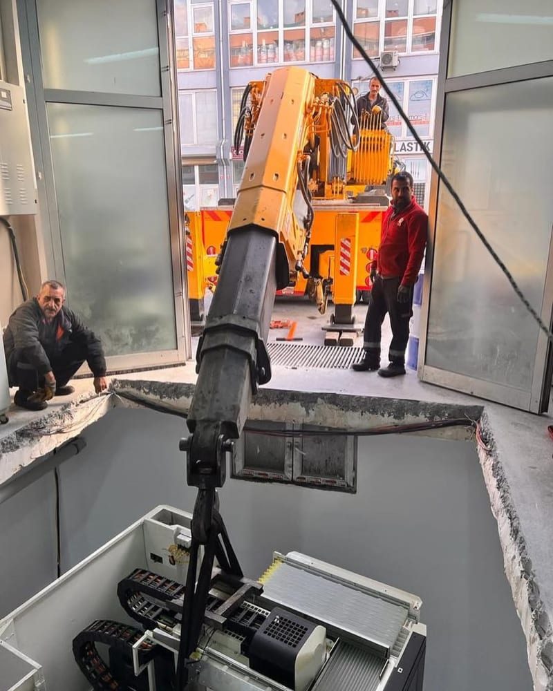 Mutfakçılar Sanayi Sitesi CNC makine yerleştirimi — Cengaver Vinç mobil vinç operasyonu