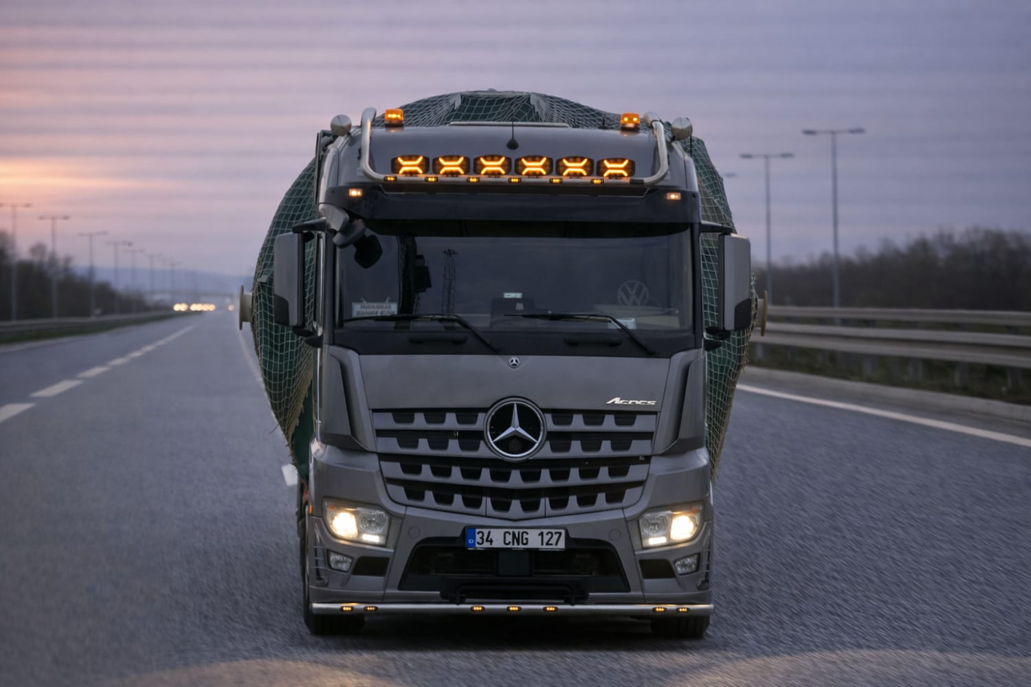 Mercedes-Benz Actros Gabari Çekici - Mercedes-Benz Actros — Gabari ve Ağır Nakliyat Çekici kiralık mobil vinç | Cengaver Vinç
