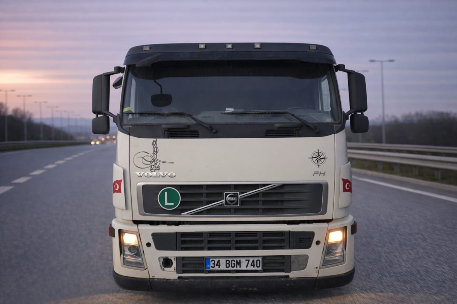 Volvo FH Çekici - Volvo FH — Ağır Nakliyat Çekici Ünitesi kiralık mobil vinç | Cengaver Vinç