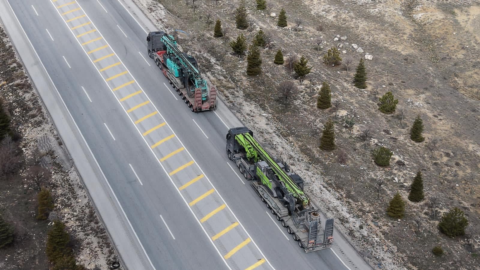 Cengaver Vinç ağır nakliye operasyonu — lowbed dorse ile proje yükü taşımacılığı