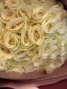 108本のバラ花束