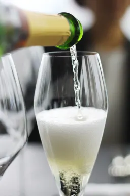 【お飲み物のオプション】シャンパン1グラス / ザ・ペニンシュラ シャンパン ドゥーツ ブリュット N.V