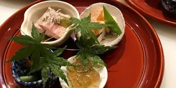 旬の恵みを楽しむ、炭火焼きの贅沢なコース料理 | 【最大12名まで個室確約×お祝い/顔合わせ向けプラン】特選魚介と季節の炭火焼おまかせディナー全7品★心斎橋の隠れ家で特別なひとときを