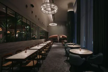 喧騒を忘れさせる、静寂の中のモダン空間 | 【Anny限定プロポーズプラン】グラングリーン大阪南館のウメキタ新エリアプラン★本格フレンチフルコース＋乾杯ドリンク→BARでのプロポーズ★プロポーズプランナーによる事前打ち合わせ付き！★プロポーズリハーサル付き★プロポーズ丸投げプラン★大阪の夜景が見える記憶に残るプロポーズを★  