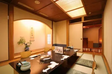 周囲を気にせず過ごせる和情緒あふれる個室 | 【個室確約 還暦・ご長寿プラン】特選牛リブロース・新鮮野菜のしゃぶしゃぶ＆季節のお料理コース★川崎日航ホテル内★