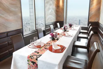 お子様連れにも安心のお部屋をご用意 | 【Anny限定★個室確約×七五三ランチ】お子様用お祝い膳＋大人の方向け懐石料理全8品＋乾杯ドリンク＋メッセージ付ケーキ★記念写真プレゼント付き★サンシャイン60の絶景望む空間でハレの日をお祝い