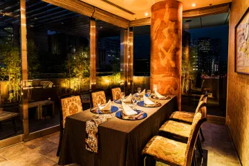 洗練された個室で過ごす、優雅なアニバーサリー | Anny限定【個室確約アニバーサリープラン】松阪牛や旬の食材を堪能できる豪華懐石全9品★乾杯スパークリング＋花束＆ワインボトル付き＋アニバーサリーケーキ付き★