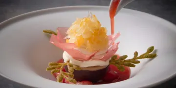 旬の輝きを映す北村啓太シェフの革新的フレンチ | 【5名様まで！TOKYO NODE最上階×個室確約×お祝いディナー】世界が認めたミシュラン星付きシェフの革新フレンチコース★乾杯シャンパン×メッセージ付きプレート★虎ノ門の夜景とともに記憶に残るお祝いを