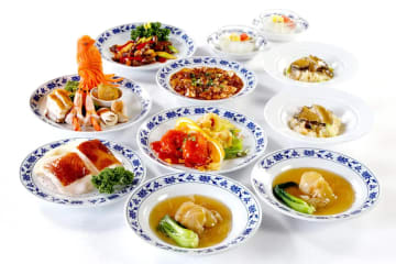 厳選素材で仕上げた豪華中華コースで、記念日を華やかにお祝い | 【アニバーサリープラン】人気の北京ダックや大海老と鮑の炒めフカヒレと冬瓜のスープなど季節の食材を味わう豪華中華コース全8品＋メッセージ付きデザートプレート＋お花のプレゼント★ローズホテル横浜内レストラン★アニバーサリー仕様にセッティングされたお席へご案内★