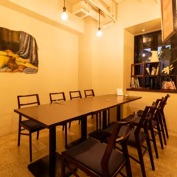 シックなプライベート空間で和やかなひとときを | 【最大8名様／個室確約◆お顔合わせディナープラン】シェフ渾身の創作イタリアンコース全4種＋メッセージ付きプレート★池下のオシャレ空間で祝う両家のハレの日