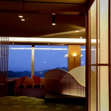 心ほどける上質空間★老舗料亭伝統の心温まるおもてなしと共に至福のひとときを | 【絶景★瀬戸内海を望む洗練空間×アニバーサリーディナープラン】大切な方に贈る至福の食体験〜料理長厳選★季節の厳選食材が織りなす新感覚の和食コース＋乾杯ドリンク＋スペシャルデザート＋記念フォト〜グランドプリンスホテル広島20階