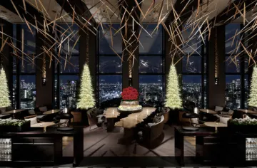 地上130m★天空のラグジュアリー空間〜大人のため非日常体験が叶う特別な夜 | 12月1日〜23日限定【地上130m★夜景を望む非日常空間×クリスマスディナープラン“Early Christmas”】美食の饗宴★キャビアやフォアグラ、オマール海老、和牛を含む贅沢なフルコース“ビバーチェ”＋乾杯用シャンパン〜品川プリンスホテル39階★JR品川駅徒歩2分