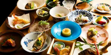 旬の恵みを堪能する少量多皿の会席料理 | 【最大12名×個室確約×大人数お祝いプラン】厳選海鮮と旬酒で祝う特別な和会席ランチ&乾杯ドリンク付き★大切な祝いの席を華やかに・三越前駅徒歩2分