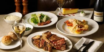 記念日に華を添える2種のWメインコース | 【個室選択可 アニバーサリーディナープラン】USDA PRIME ステーキ＆魚介料理の贅沢Wメインコース全2種＋乾杯ドリンク＋メッセージ付きプレート★ホールケーキ＆プリザーブドフラワー追加可★六本木の上質空間で彩る記念日の夜