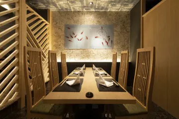 和の趣漂う空間で、心に残るアニバーサリーのひとときを | 【半個室または個室確約/アニバーサリーランチプラン】品川駅から徒歩2分★神戸牛すき焼きをはじめ五感で味わう至福の懐石コース【寿 Kotobuki 】＋乾杯スパークリングワイン付き