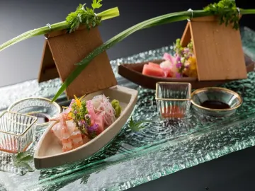 記憶に残る美食体験★四季折々の新鮮食材を使用した特別会席 | 【チャペル貸切★窓側席確約 / サプライズプロポーズプラン】一生忘れることのない特別な夜★記憶に残る美食体験〜極上お祝い会席×とっておきの演出が叶う特典★ホテルモントレ京都・烏丸御池駅徒歩2分の洗練空間