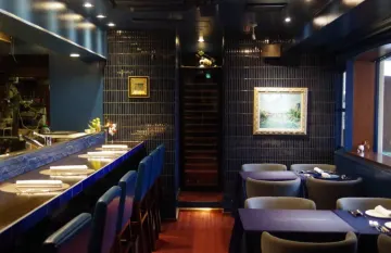 北新地の隠れ家で特別な接待・会食を | 【接待・会食×ディナー】宮崎牛ステーキ＆魚介の贅沢パイ包みなどこだわりの旬素材を使用したフルコース★大人の隠れ家でクラシックフレンチと自然派ワインを愉しむ