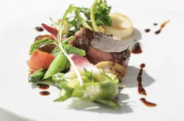 一期一会の美食体験〜心尽くしのおもてなしと共に堪能する珠玉のフレンチコース | 【4〜12名様 / 個室確約★大人数のお祝いディナープラン】心ほどける贅沢な美食時間〜珠玉のフレンチコース＋乾杯シャンパン★品格とぬくもりに満ちた一軒家レストラン〜表参道駅徒歩1分