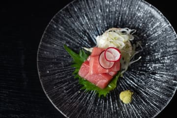 ハレの日を華やかに彩る美食体験〜素材の魅力を贅沢に堪能★匠の技光る逸品に舌鼓 | 【4〜8名様 / 個室または半個室確約★式場見学付き ご結納・ご両家お顔合わせランチプラン】旬の美食に舌鼓★心尽くしの会席料理〜フリードリンク付きコース有★さいたま新都心駅直結・THE MARK GRAND HOTEL