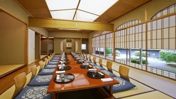 和の趣あふれる上質なプライベート空間 | 【6名様～18名様向け 個室確約 お祝いプラン】季節の懐石料理～お祝いコース～+乾杯グラスシャンパン★遠方からのお集まりに最適！グランドプリンスホテル高輪