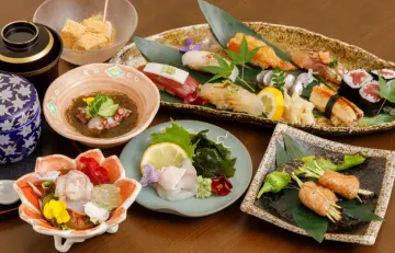 気さくな大将のこだわりが詰まったコース料理 | アニバーサリーランチ ～光～ 絶品握りやおつまみ、茶碗蒸しを含む全12品＋メッセージ付デザート★新栄町で楽しむ江戸前寿司★