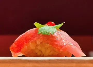 日本とタイの絶妙な融合を店主のおまかせコースで | 【東京タワーの見えるカウンター貸切×顔合わせプラン】エスニック風の創作鮨などの全15品コース★虎ノ門ヒルズ駅直結の好立地で新しい門出をお祝い