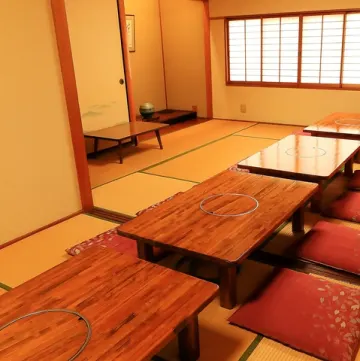 老舗が手掛ける伝統の味をゆっくり堪能出来るお席をご用意 | 【個室選択可 アニバーサリーディナープラン】日本各地の旬の味覚を集めた、季節感あふれる会席コース★草津駅から徒歩10分★落ち着いた雰囲気の老舗寿司屋で思い出に残るアニバーサリー