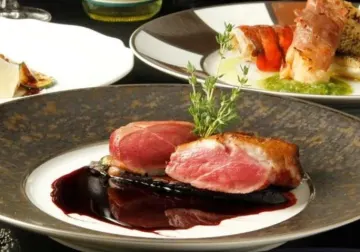 特別なアニバーサリーを彩るスペシャリテ含む絶品フルコース | 【Anny限定！アニバーサリープラン】Wメインと佐野シェフスペシャリテ含む贅沢フルコース全7品＋メッセージ付きデザートプレート＋乾杯スパークリング付き★茅場町駅から徒歩4分