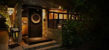 ふたりだけのプライベート空間で、最愛の人へ想いを伝える特別な夜 | Anny限定【個室確約/プロポーズプラン】鮑・黒毛和牛サーロインを味わう豪華鉄板焼コース＋乾杯ドリンク＋メッセージ付きホールケーキ＋バラの花束付★愛を誓う、運命のディナー★