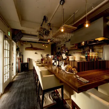 大切なひとときを過ごせる、プライベート感あふれる空間 | 【半個室確約 アニバーサリー・顔合わせプラン 4名様～】イタリアンディナー全6品＋グラスワイン5杯＋メッセージ付きプレート★福岡の隠れ家イタリアンで贅沢なお祝いを