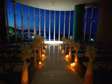 貸切チャペルで叶える、心に残る感動のプロポーズ | 【チャペル貸切で叶えるプロポーズプラン】バラ12本の花束つき×芳醇な近江牛メインの鉄板会席ディナー★メッセージ付きプレート＆プロポーズ証明書×プロポーズプランナーつき★琵琶湖ホテルで感動のひとときを