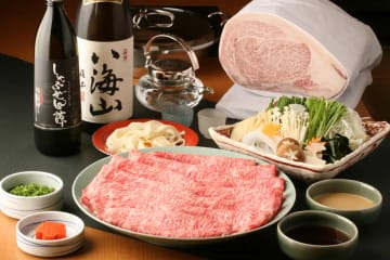 乾杯ドリンク・メッセージプレート付きのコースで、特別な日を美味しく彩る | 【個室確約×アニバーサリー/顔合わせプラン】国産牛のしゃぶしゃぶorすき焼き食べ放題＋乾杯ドリンク＋メッセージプレート付き★神楽坂で過ごす贅沢なひととき★