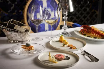 贅沢な演出でハレの日に彩を | Anny限定【5～8名様◆個室確約 結納・お顔合わせランチプラン】伝統とモダンが融合するフレンチコース全6品＋乾杯シャンパーニュ★マンダリンオリエンタル東京のエレガント空間で祝う両家の門出